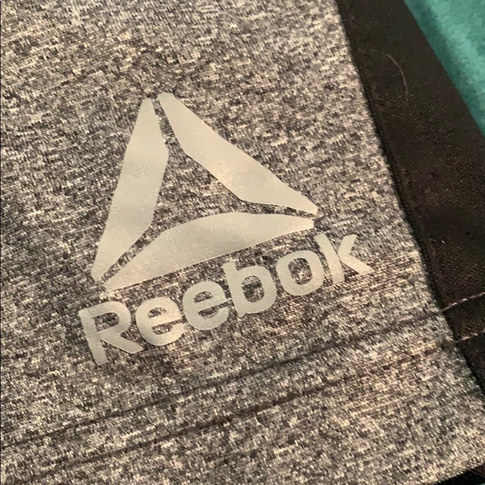 Gray Reebok shorts size small - Picture 3 of 4